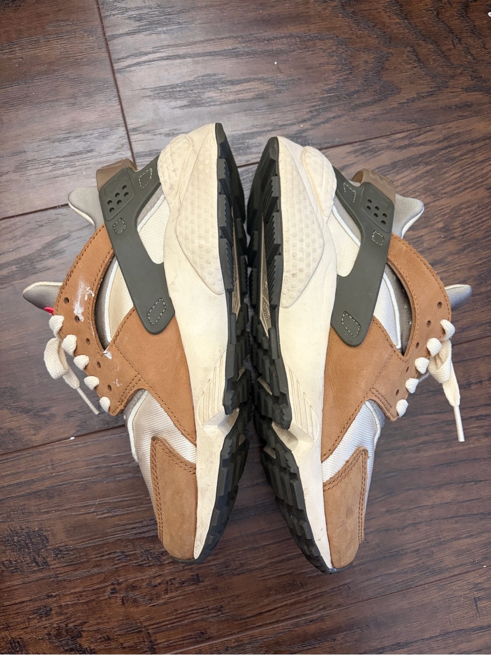 Nike Air Huarache Stussy Sneakers in Tan, Gray, White with Red Logo, Size 6 - Picture 2 of 6